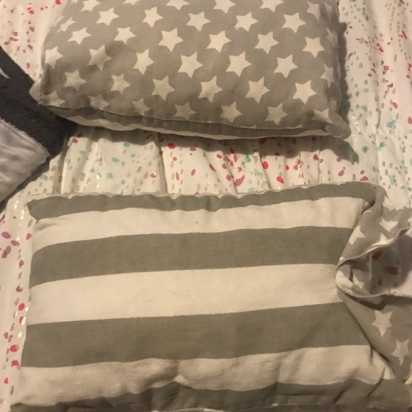 Elegant Gray Star Pillow Set​ - Picture 2 of 2